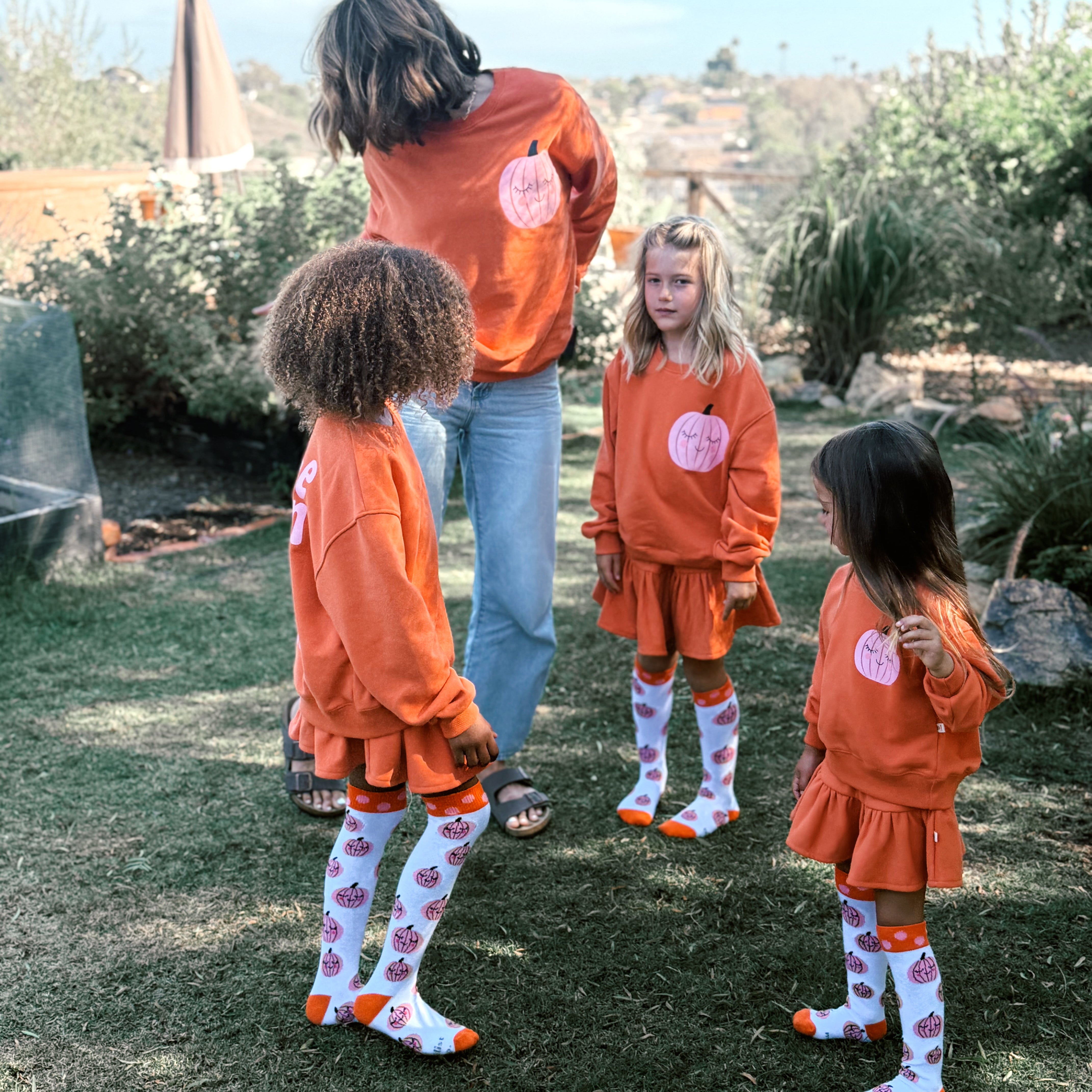 'TIS THE SEASON TO BE SPOOKY | Drop Shoulder Pullover | ADULT