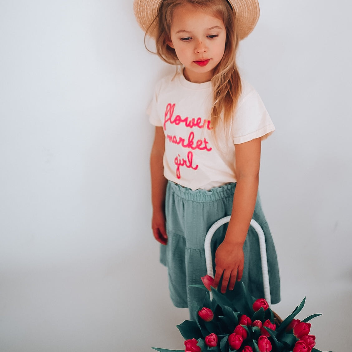 FLOWER MARKET GIRL | Kids Tee